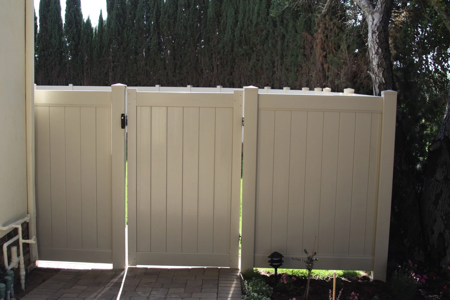 pedestrian walkway gates